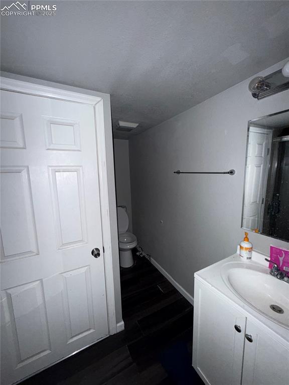 Image 28 of 32: Bathroom