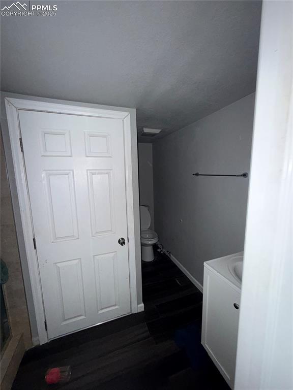 Image 29 of 32: Bathroom