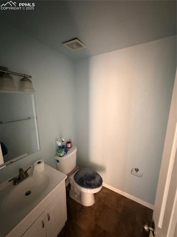 Image 3 of 32: Bathroom