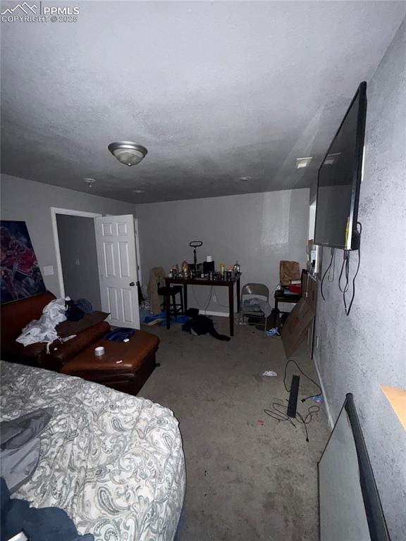 Image 30 of 32: Bedroom