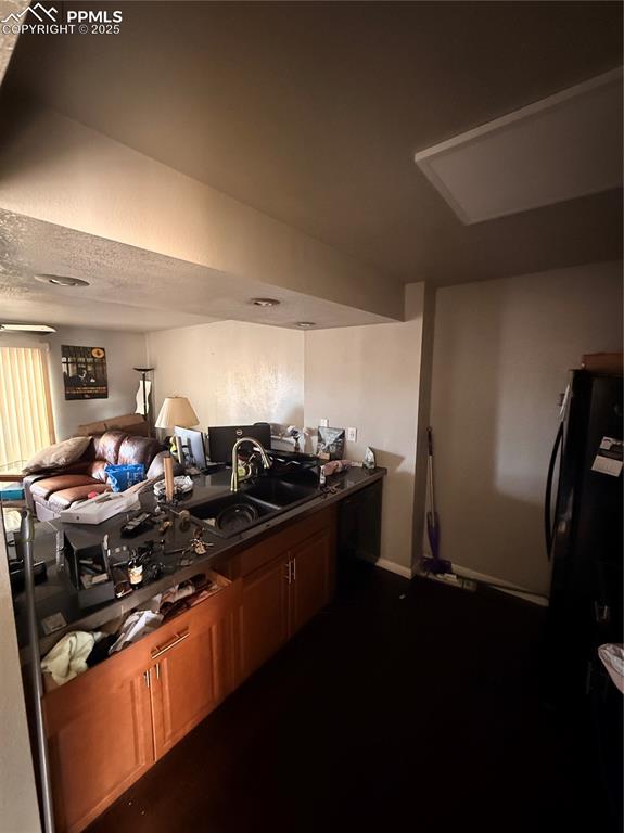 Image 8 of 32: Kitchen