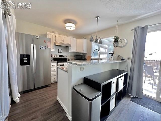 Image 12 of 41: Kitchen