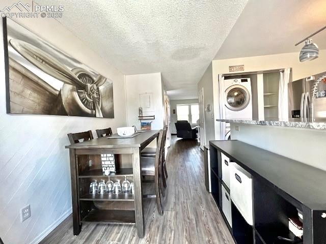 Image 14 of 41: Kitchen