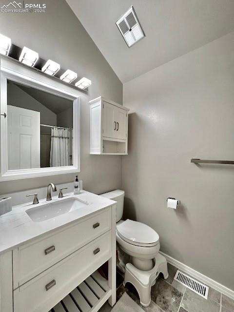 Image 24 of 41: Bathroom