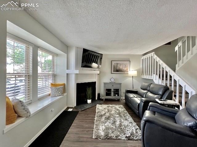 Image 3 of 41: Living Room