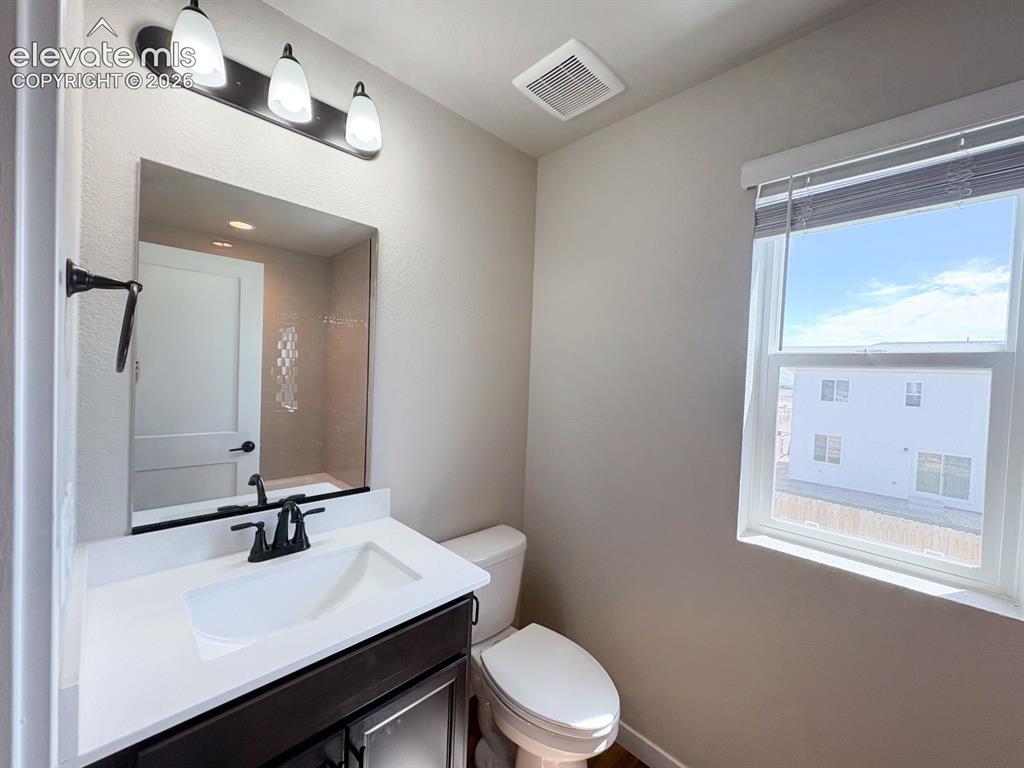 Image 14 of 25: Bathroom