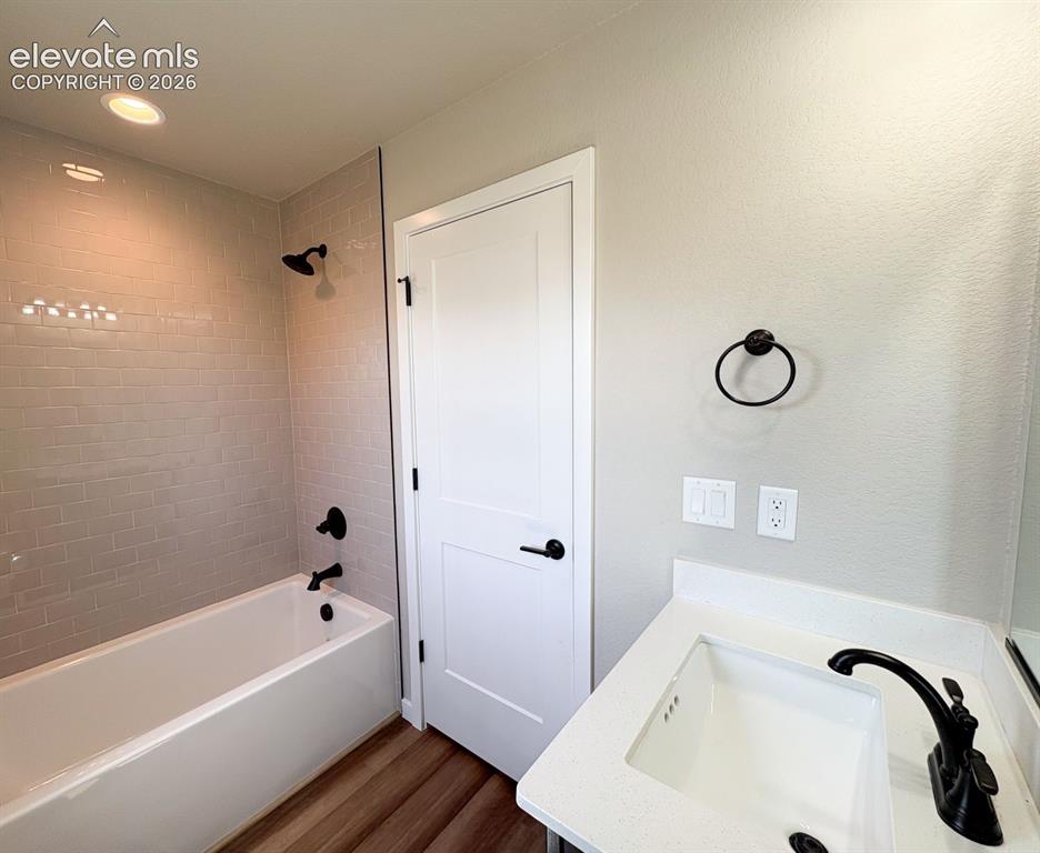 Image 15 of 25: Bathroom