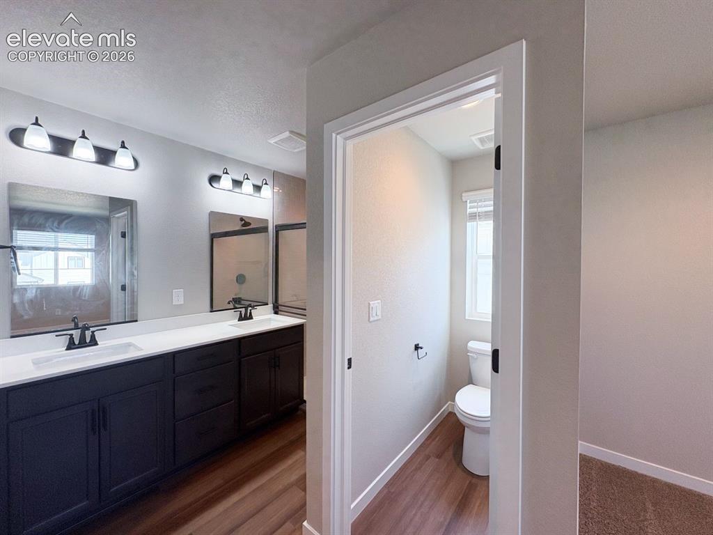 Image 18 of 25: Bathroom