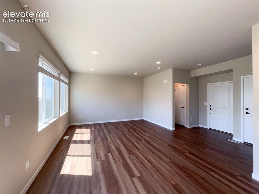 Image 5 of 25: Living Room