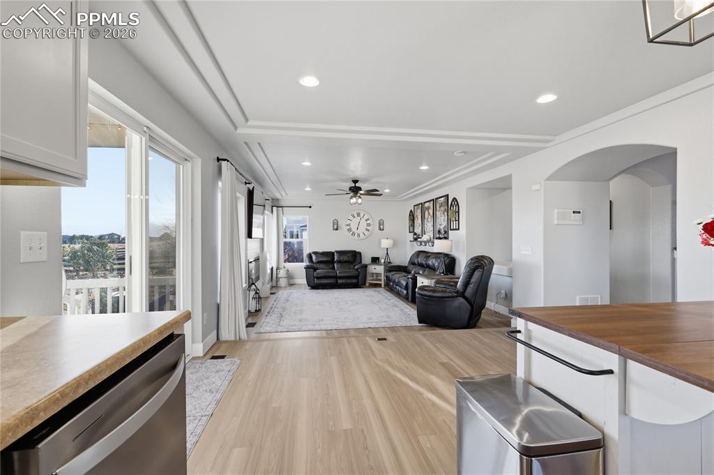 Image 21 of 48: Living Room