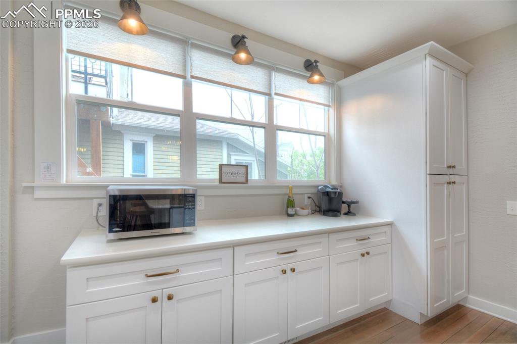 Image 12 of 41: Kitchen