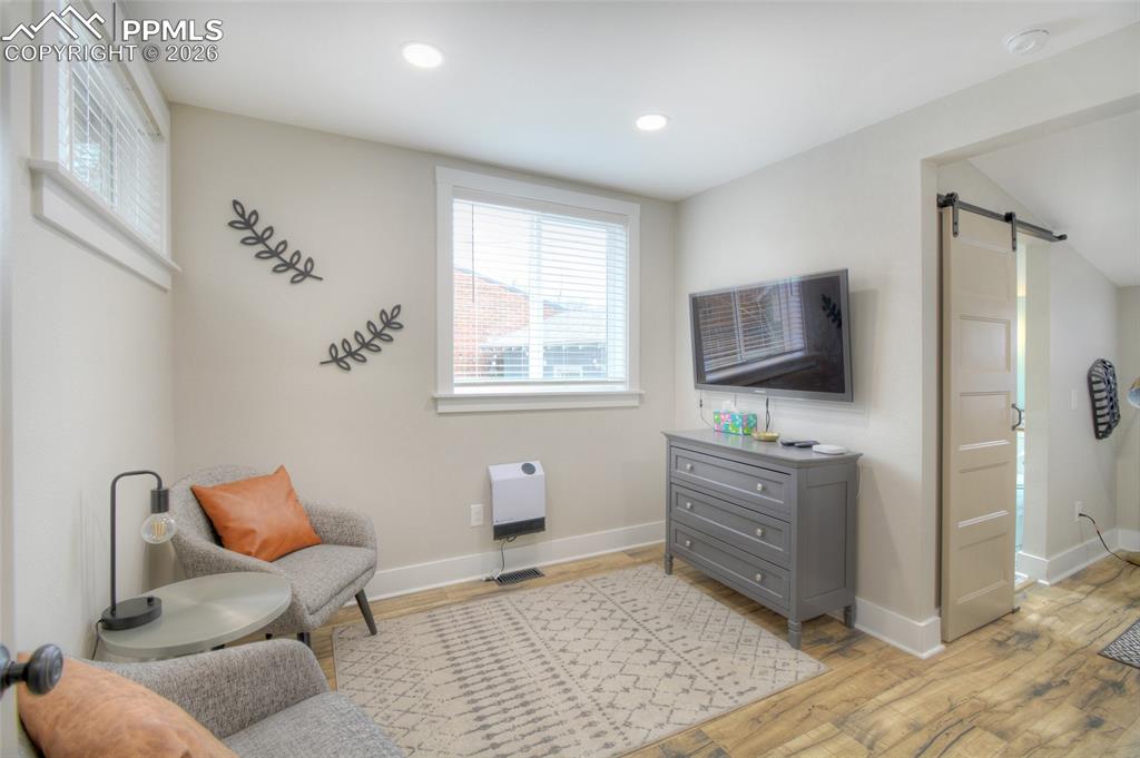 Image 18 of 41: Sitting Room