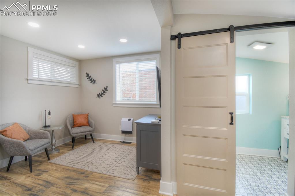 Image 20 of 41: Sitting Room