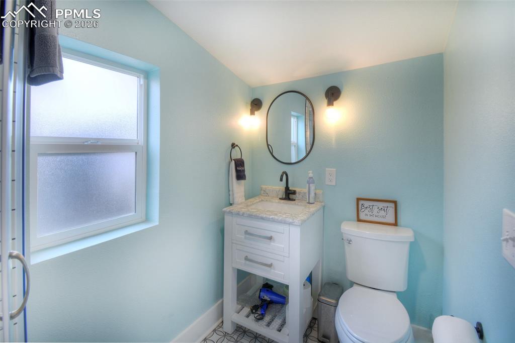 Image 21 of 41: Bathroom