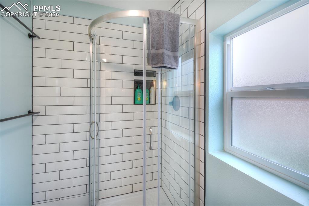 Image 22 of 41: Bathroom