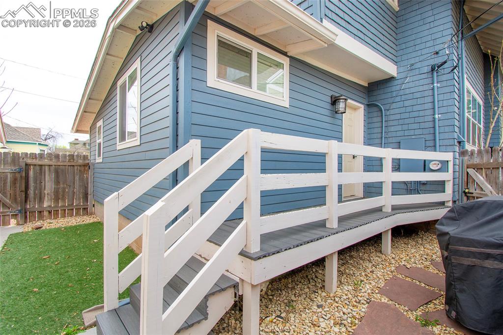 Image 37 of 41: Entry