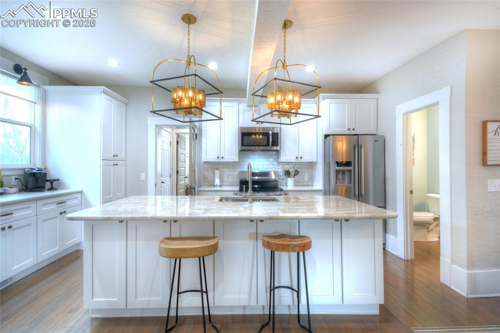 Image 7 of 41: Kitchen