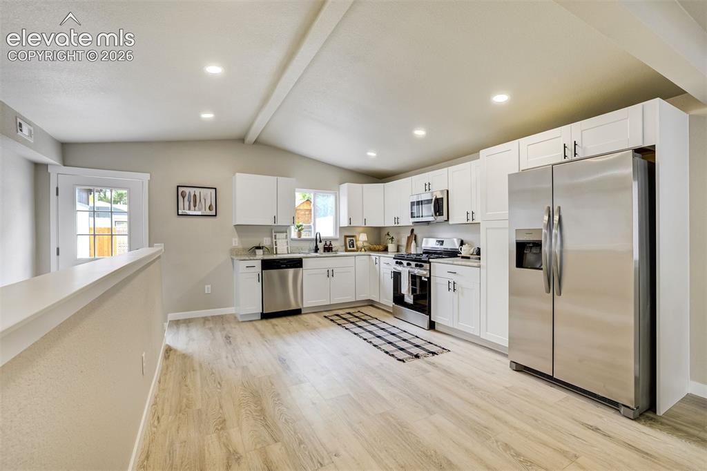Image 10 of 33: Kitchen