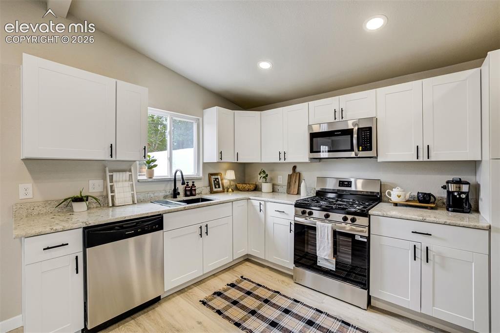 Image 11 of 33: Kitchen