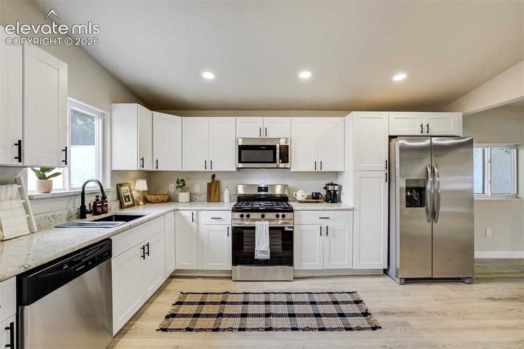 Image 12 of 33: Kitchen