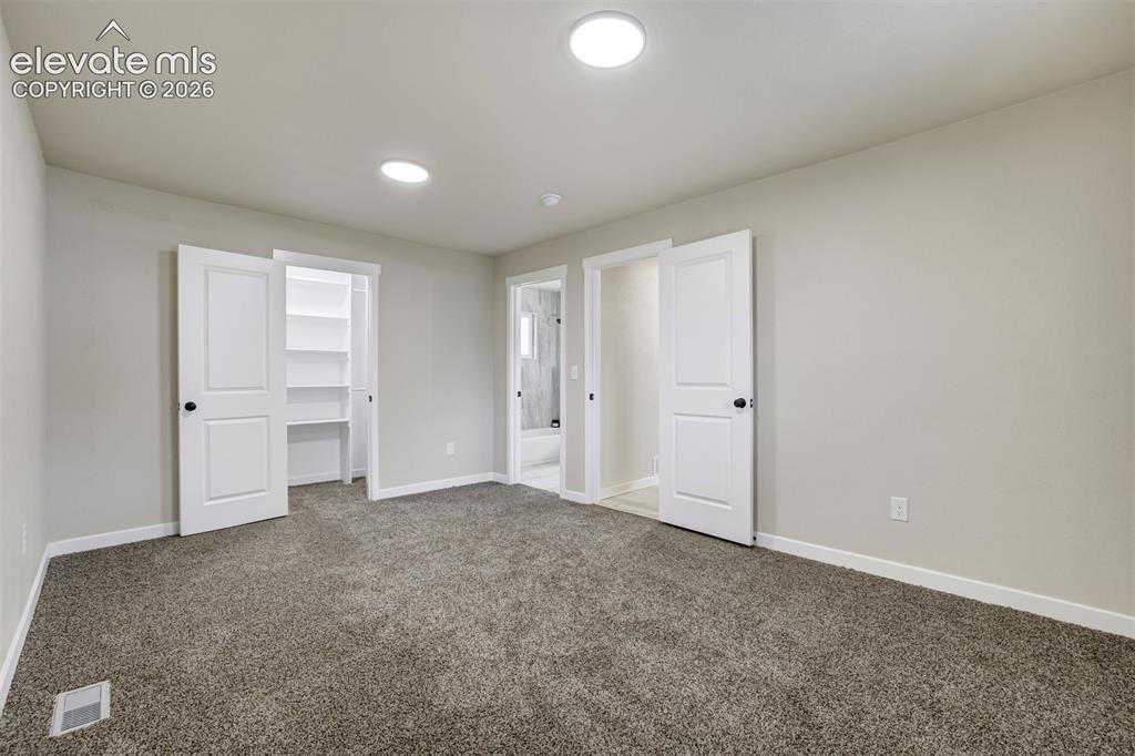 Image 19 of 33: Bedroom