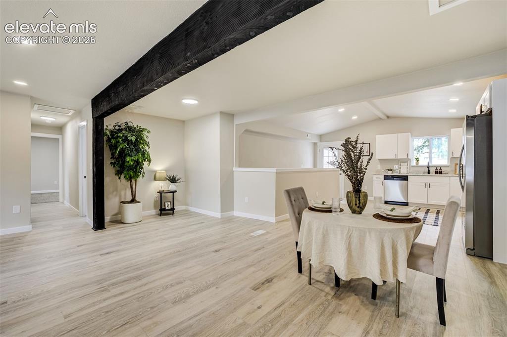 Image 9 of 33: Dining Area
