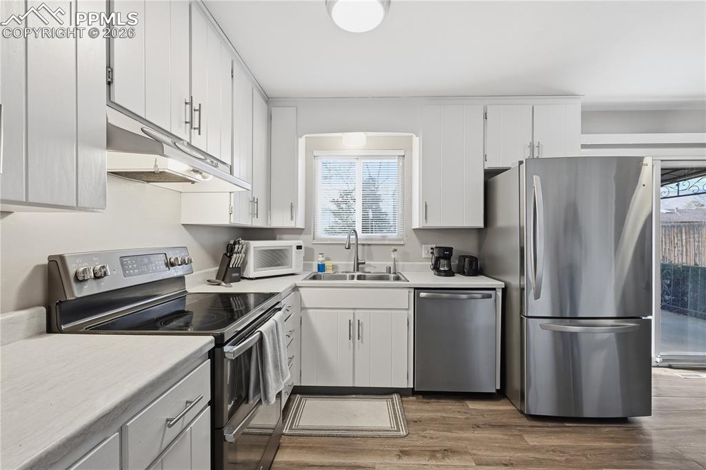 Image 10 of 26: Kitchen