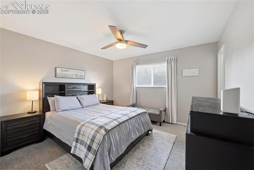 Image 14 of 26: Bedroom