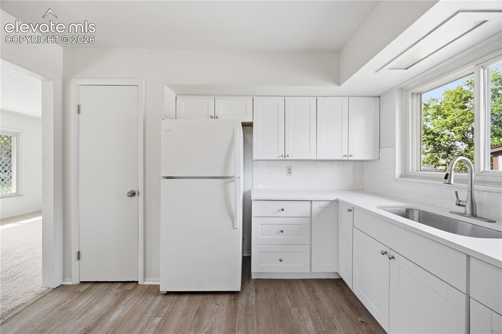 Image 18 of 37: Kitchen