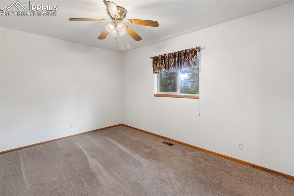 Image 19 of 42: Bedroom