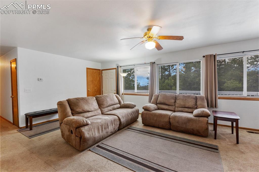 Image 8 of 42: Dining Area