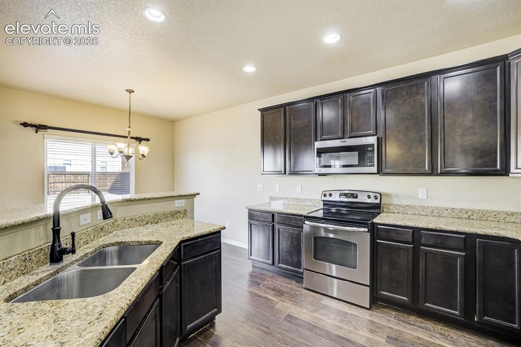 Image 14 of 45: Kitchen