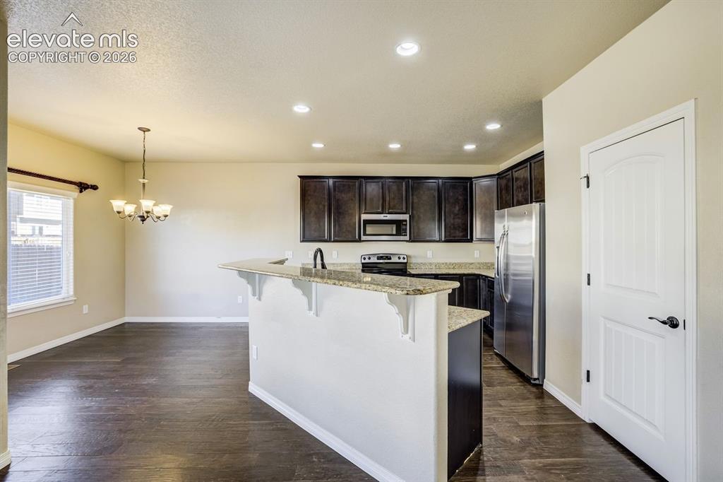Image 15 of 45: Kitchen