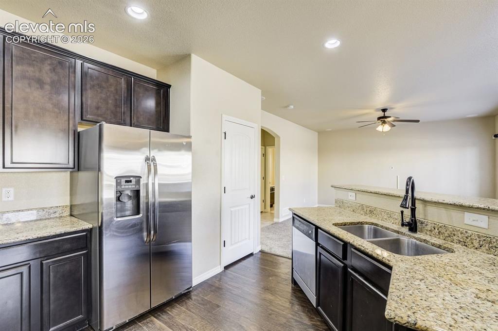 Image 16 of 45: Kitchen