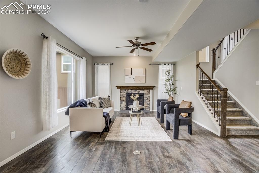 Image 10 of 50: Living Room