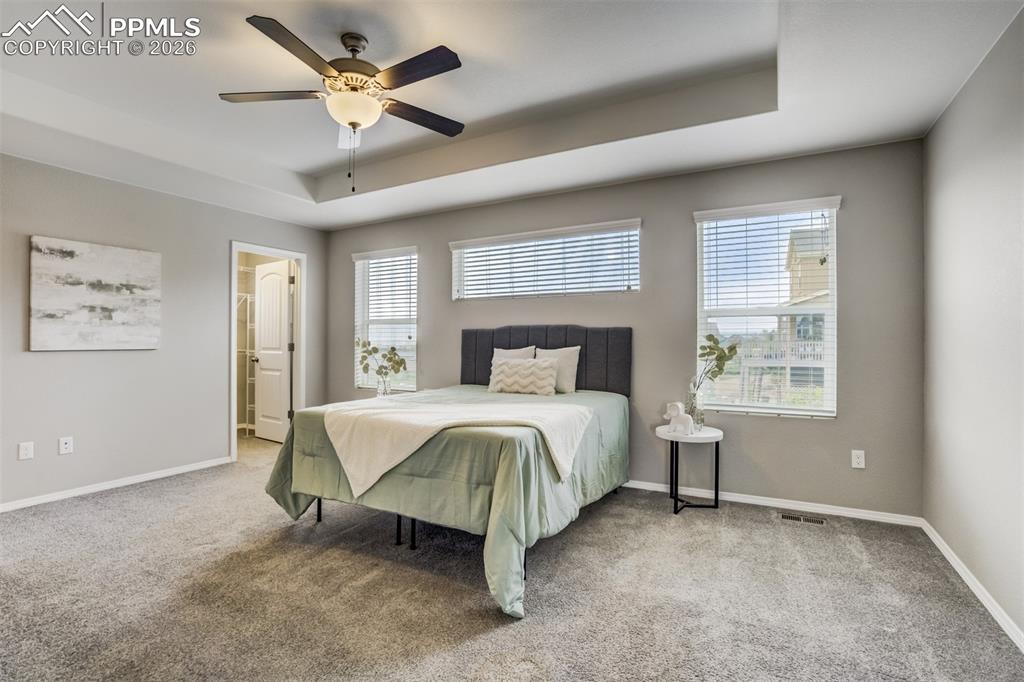 Image 23 of 50: Bedroom