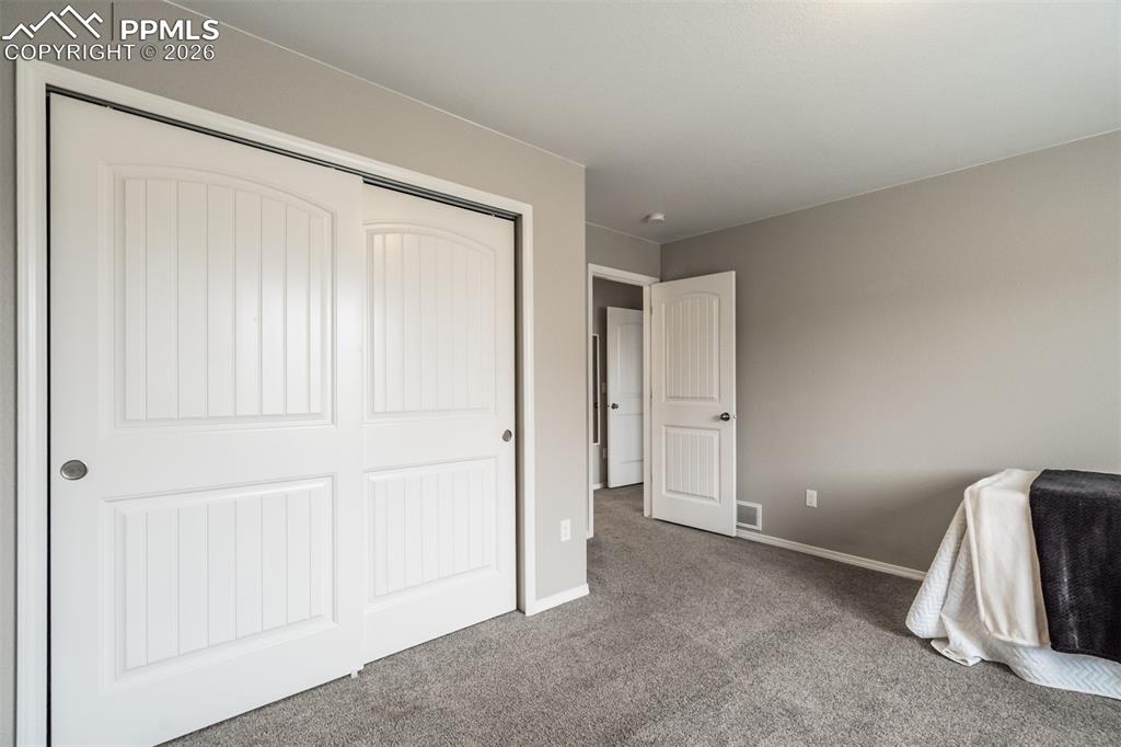 Image 32 of 50: Bedroom