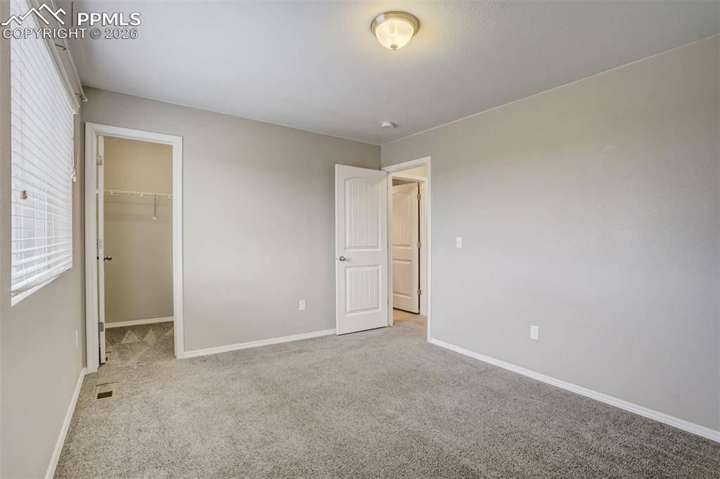 Image 34 of 50: Bedroom