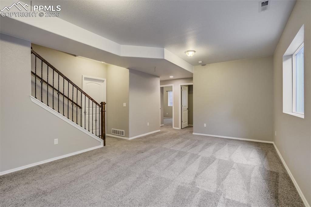 Image 39 of 50: Living Room