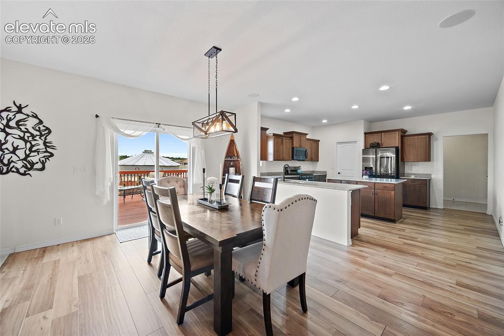 Image 12 of 50: Dining Area
