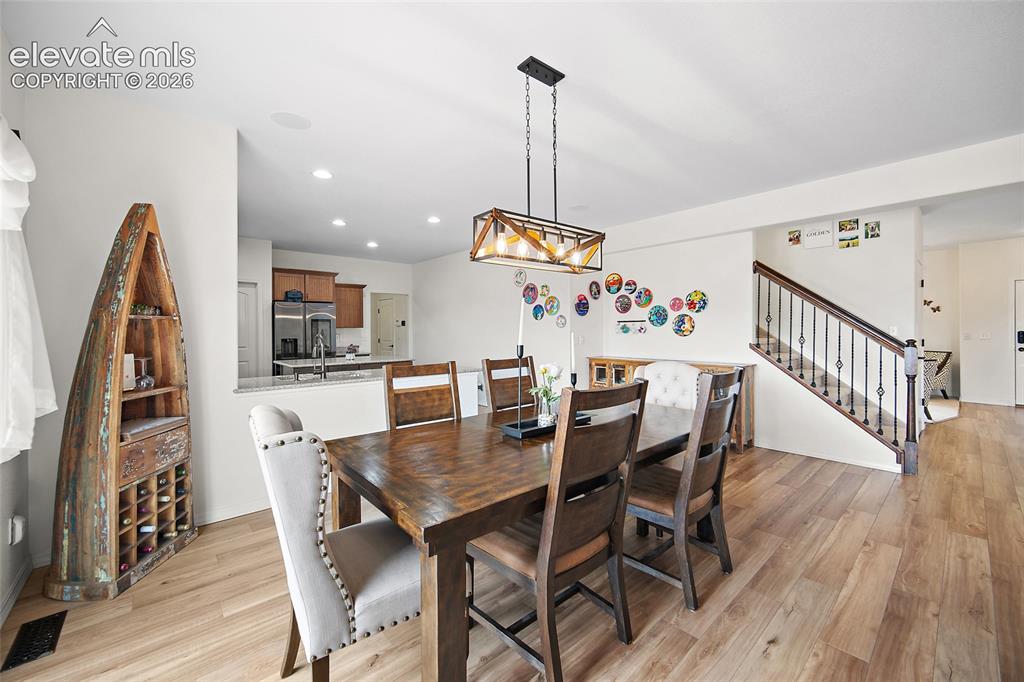 Image 13 of 50: Dining Area