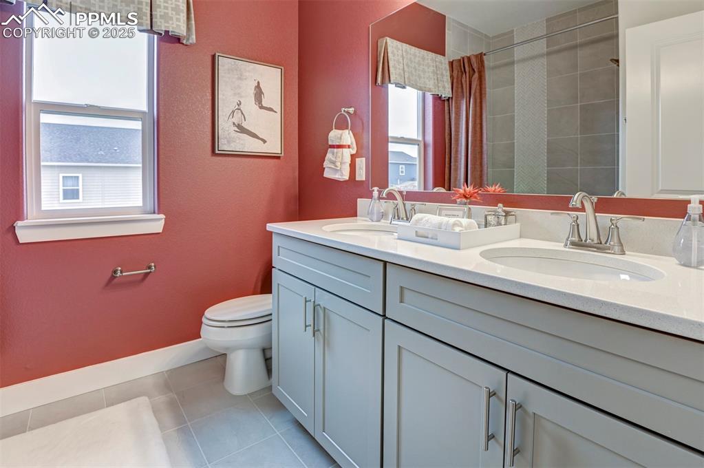 Image 10 of 31: Bathroom