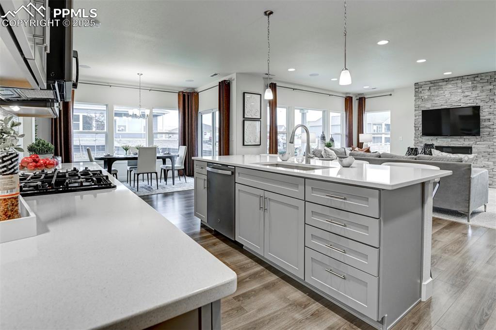 Image 19 of 31: Kitchen