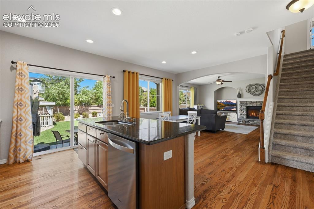 Image 12 of 50: Kitchen