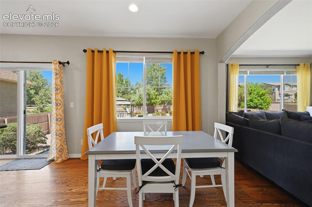 Image 18 of 50: Dining Area