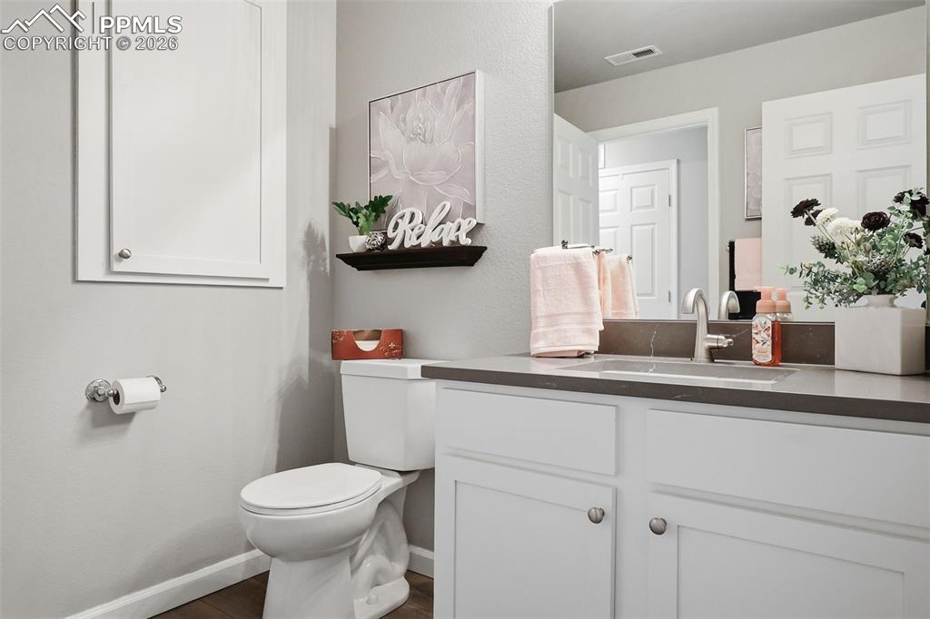 Image 19 of 32: 2nd bathroom
