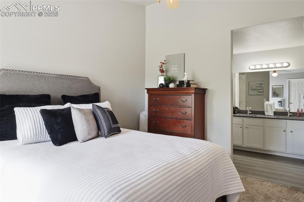 Image 21 of 32: Convenient attached full bath with new quartz countertops and new dual sink