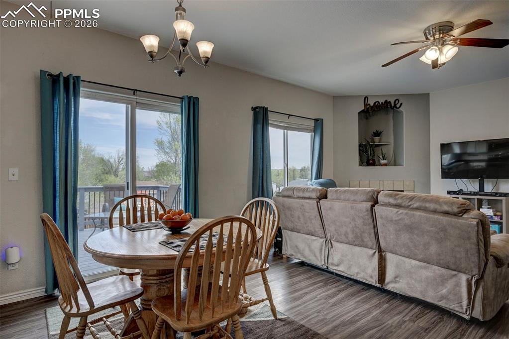 Image 10 of 33: Dining Area