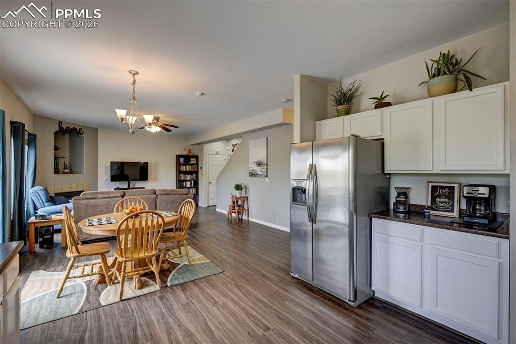 Image 11 of 33: Dining Area