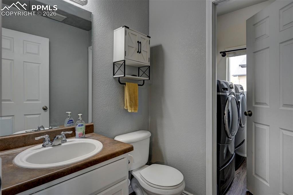 Image 15 of 33: Bathroom